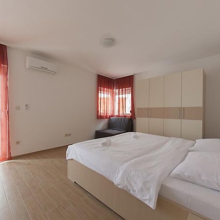 Apartments Villa Klara Baška Voda Buitenkant foto