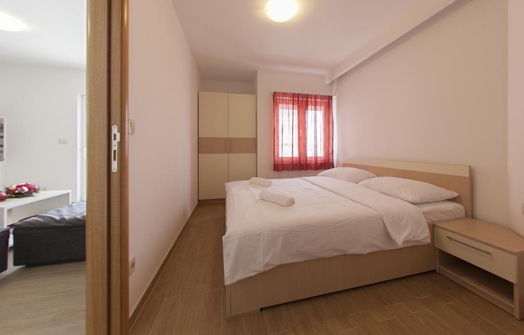 Apartments Villa Klara Baška Voda Buitenkant foto
