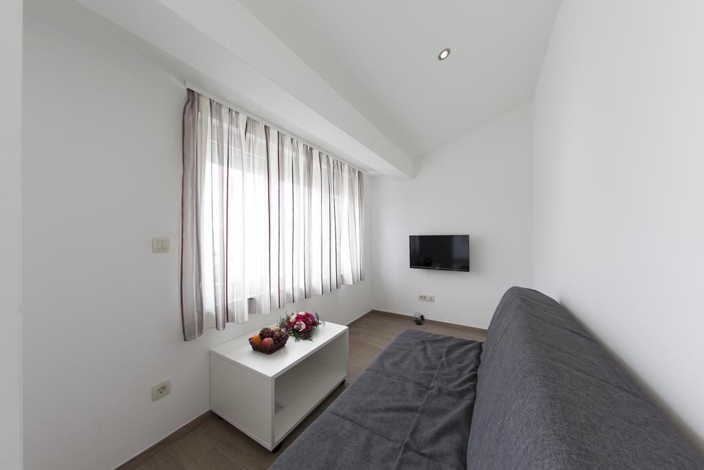 Apartments Villa Klara Baška Voda Buitenkant foto