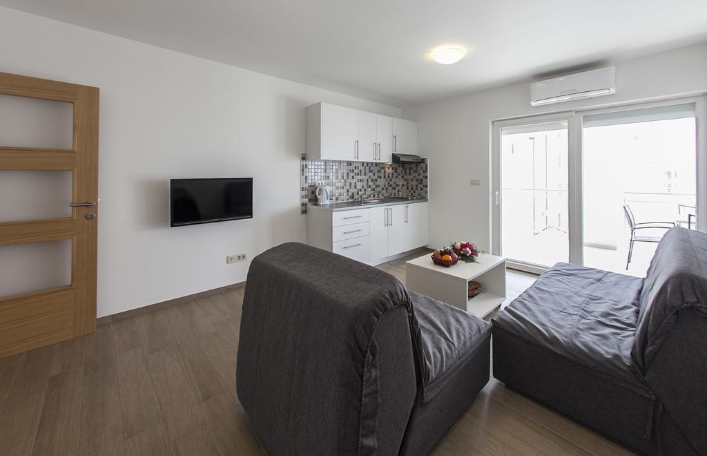 Apartments Villa Klara Baška Voda Buitenkant foto