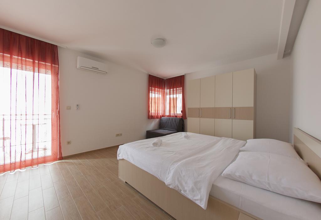 Apartments Villa Klara Baška Voda Buitenkant foto